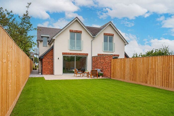 3 Bedroom Semi-Detached House For Sale In The Moors, Kidlington, OX5