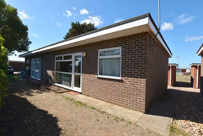 2 Bedroom Chalet For Sale In The Parade, Greatstone, TN28