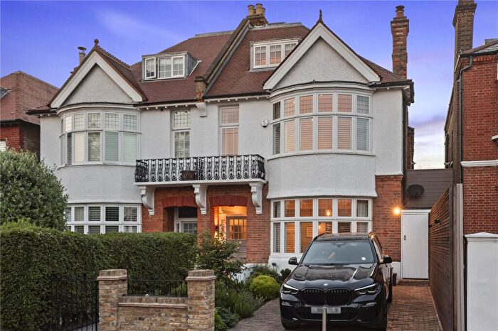 5 Bedroom Semi-Detached House For Sale In Thurleigh Road, SW12