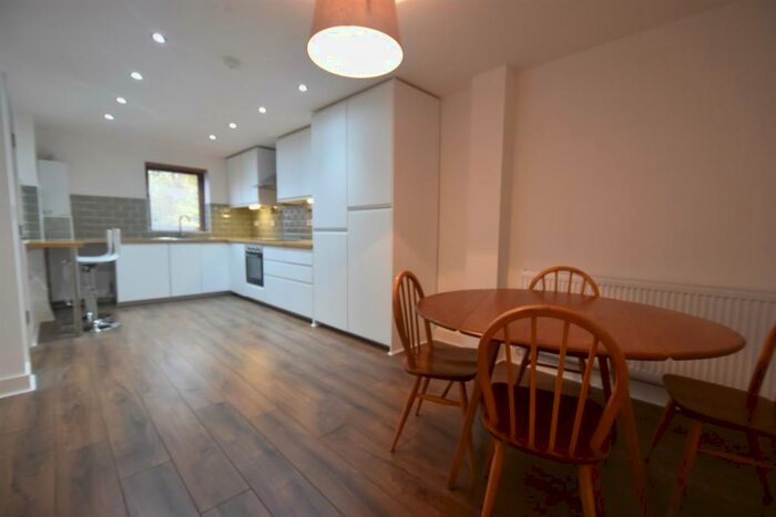 3 Bedroom End Of Terrace House To Rent In Suitable For Family Or Group Of Working ProfessionalsBirmingham, B14