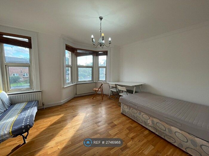 3 Bedroom Flat To Rent In Forest Road, London, E17