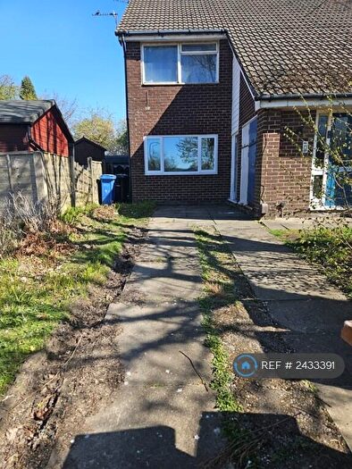 2 Bedroom Flat To Rent In West Meadow, Stockport, SK5