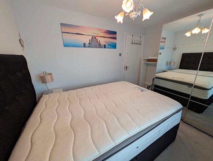 1 Bedroom Maisonette For Sale In Kelvin Gardens, Croydon, Surrey, CR0