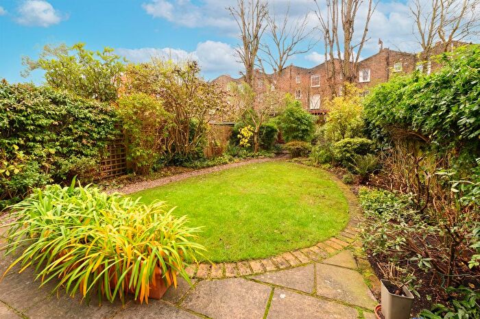 2 Bedroom Flat For Sale In Goldhurst Terrace, South Hampstead, NW6