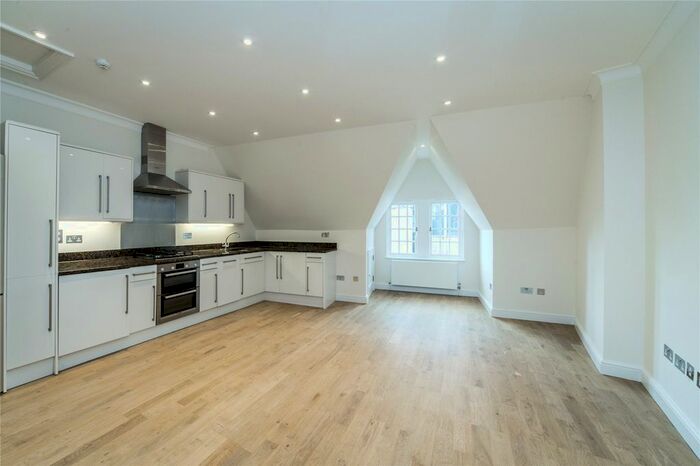 2 Bedroom Flat To Rent In George Street, Richmond, Surrey, TW9