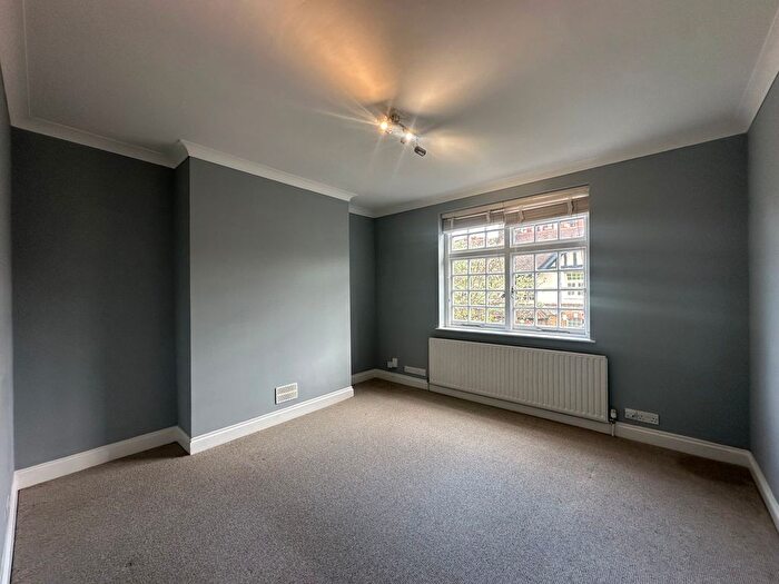 1 Bedroom Flat To Rent In Burton Grove, Walworth Village, London, Walworth, SE17
