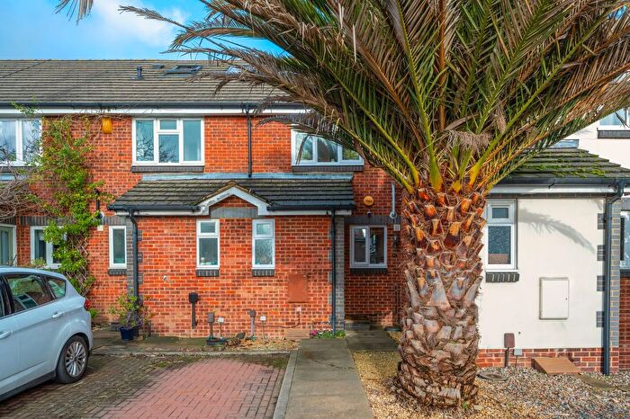 3 Bedroom Terraced House For Sale In Clydesdale Close, Isleworth, TW7