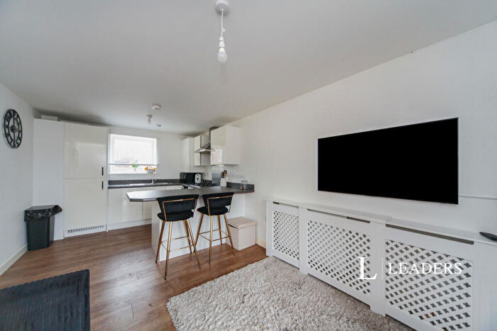 Flat To Rent In Bagshawe Way, Dunstable, Bedfordshire, LU5