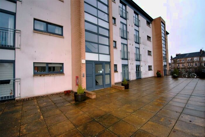 2 Bedroom Flat To Rent In White Cart Court, Shawlands, Glasgow, G43