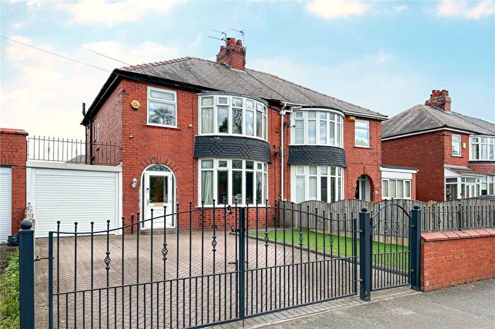 3 Bedroom Semi-Detached House For Sale In Hollinwood Avenue, Chadderton, Oldham, Greater Manchester, OL9