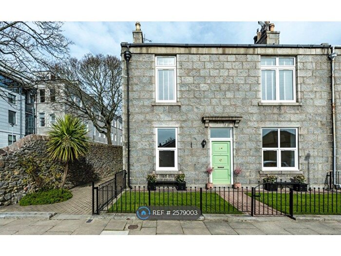 3 Bedroom End Of Terrace House To Rent In Beechgrove Place, Aberdeen, AB15