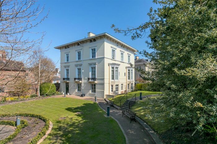3 Bedroom Flat To Rent In Mill Mount, York, YO24