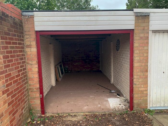 Parking/garage To Rent In Green Ridges, Headington, Oxford, OX3
