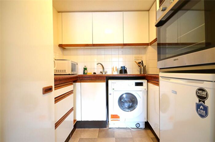 Apartment To Rent In Whitecroft, Langshott, Horley, RH6