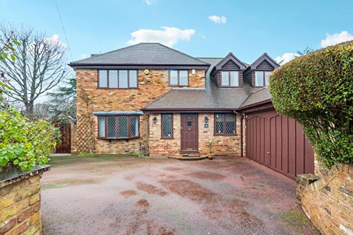 4 Bedroom Detached House For Sale In Llanbury Close, Chalfont St Peter, SL9