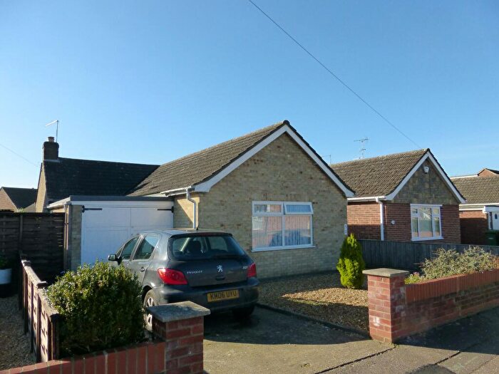 2 Bedroom Bungalow To Rent In Hemingford Crescent, Stanground, Peterborough, PE2