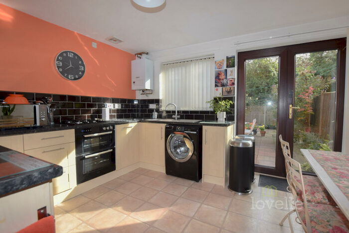 2 Bedroom Semi-Detached House For Sale In Swallow Close, Gainsborough, DN21