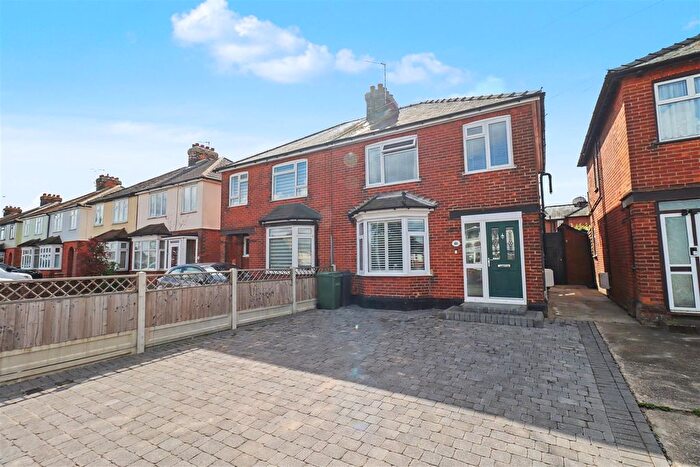 3 Bedroom Semi Detached House For Sale In Coggeshall Road, Braintree, CM7