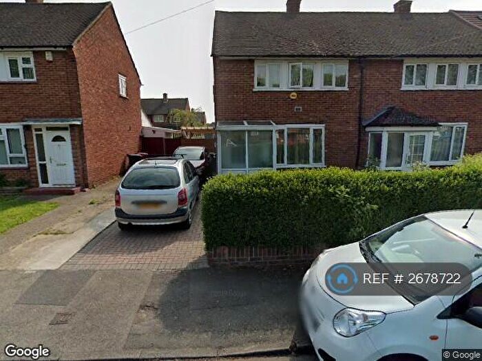 3 Bedroom End Of Terrace House To Rent In Harrow Road, Slough, SL3