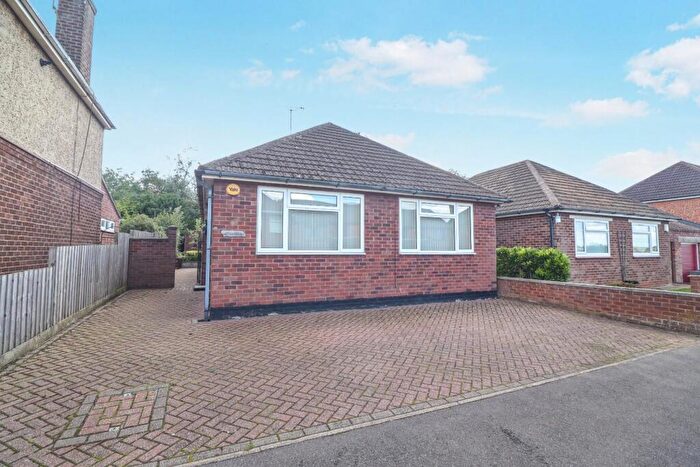 2 Bedroom Detached Bungalow For Sale In Quorn Road, Rushden, NN10