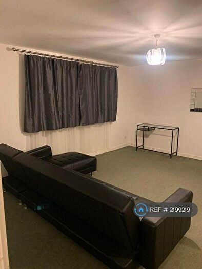 2 Bedroom Flat To Rent In Cunworth Court, Bracknell, RG12