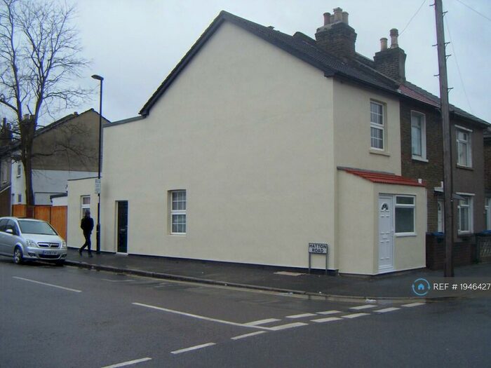 4 Bedroom End Of Terrace House To Rent In Addington Road, Croydon, CR0