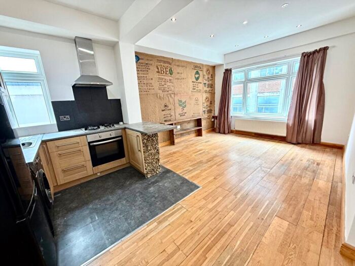 1 Bedroom Flat To Rent In Mayes Road, Wood Green, N22