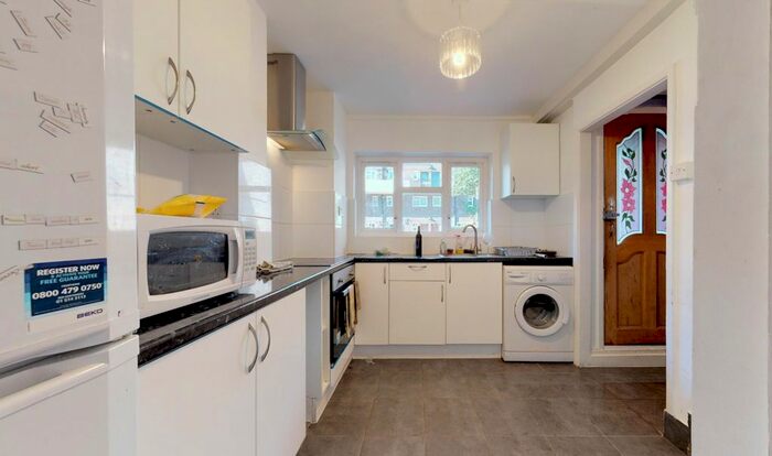 3 Bedroom Flat To Rent In Wenlock Court, New North Road, N1
