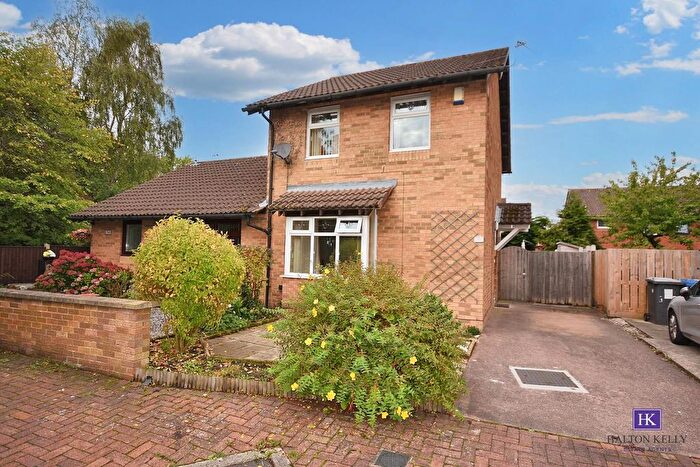 3 Bedroom Semi-Detached House For Sale In Gresford Close, Callands, Warrington, WA5