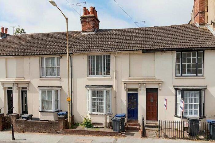 5 Bedroom Semi-Detached House To Rent In Whitstable Road, Canterbury CT2