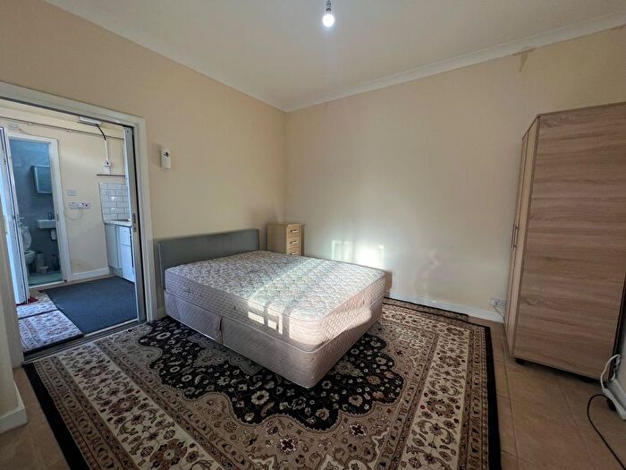 1 Bedroom Flat To Rent In South Park Drive, Ilford, IG3