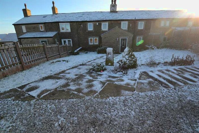 4 Bedroom Cottage To Rent In Old Guy Road, Queensbury, Bradford, BD13
