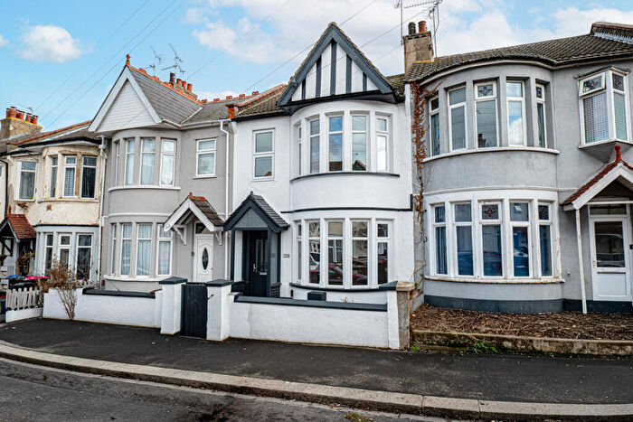 4 Bedroom Terraced House For Sale In Beedell Avenue, Westcliff-on-sea, SS0