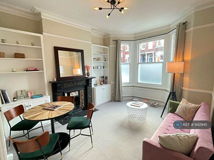 2 Bedroom Flat To Rent In Bramfield Road, London, SW11