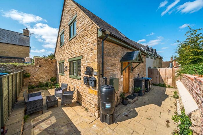 2 Bedroom Cottage To Rent In Chipping Norton, Oxfordshire, OX7