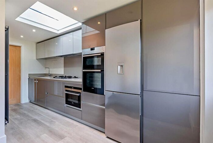 3 Bedroom Flat To Rent In Brownhill Road, London, SE6