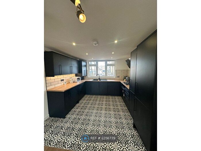 4 Bedroom Terraced House To Rent In Honeysuckle Close, Romford, RM3