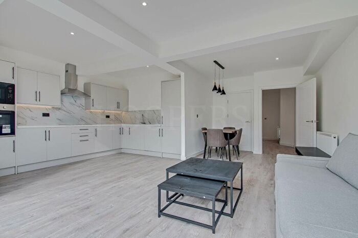 5 Bedroom Detached House For Sale In Hill Close, London, NW2