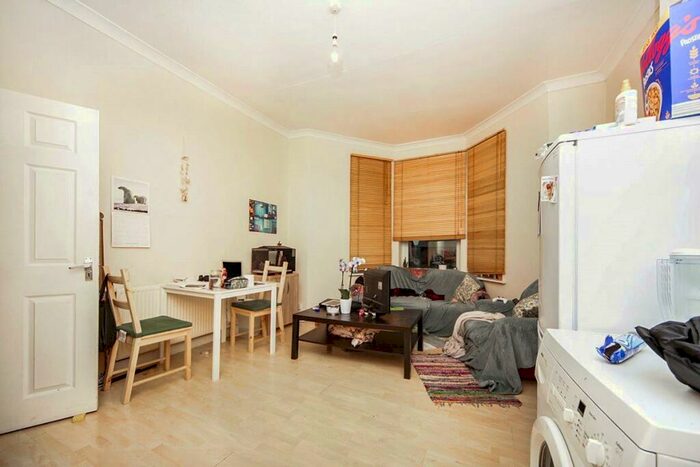 2 Bedroom Flat To Rent In Portswood Road, Southampton, Hampshire, SO17