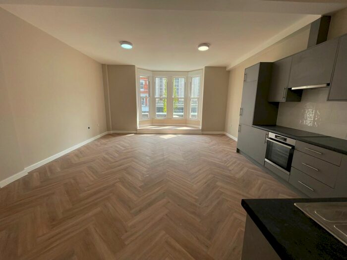 3 Bedroom Flat To Rent In High Road, Ilford, IG1