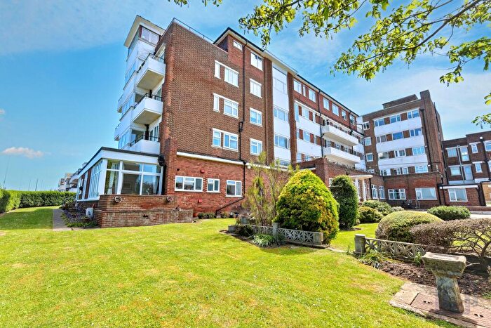 2 Bedroom Flat For Sale In Northumberland Court Northumberland Avenue, Margate, CT9 - Photo 2