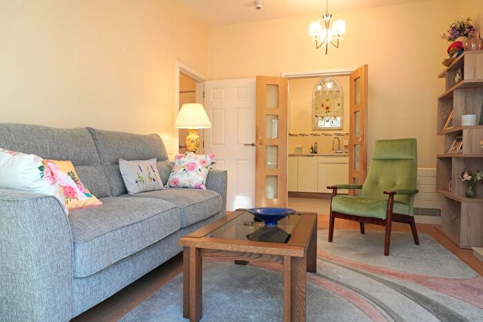 2 Bedroom Flat For Sale In East Road, Middlewich, CW10