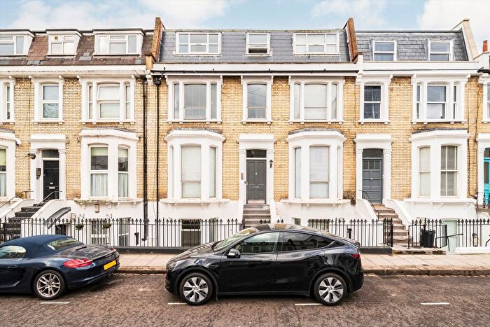 Studio To Rent In Earls Court Gardens, London, SW5