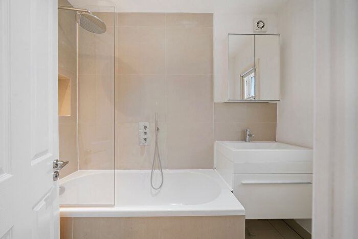 2 Bedroom Flat For Sale In Brougham, Acton, London, W3