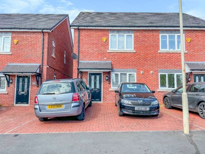3 Bedroom Semi-Detached House To Rent In Greystone Passage, Dudley, DY1