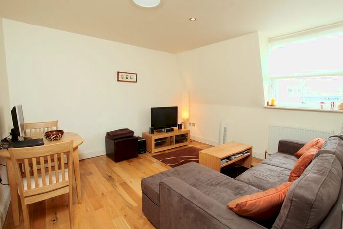 2 Bedroom Flat To Rent In Old York Road, London, SW18
