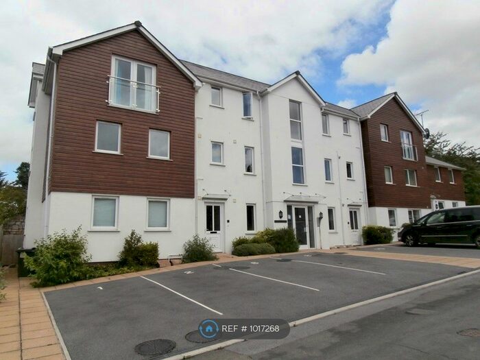 1 Bedroom Flat To Rent In Pineway House, Newton Abbot TQ12