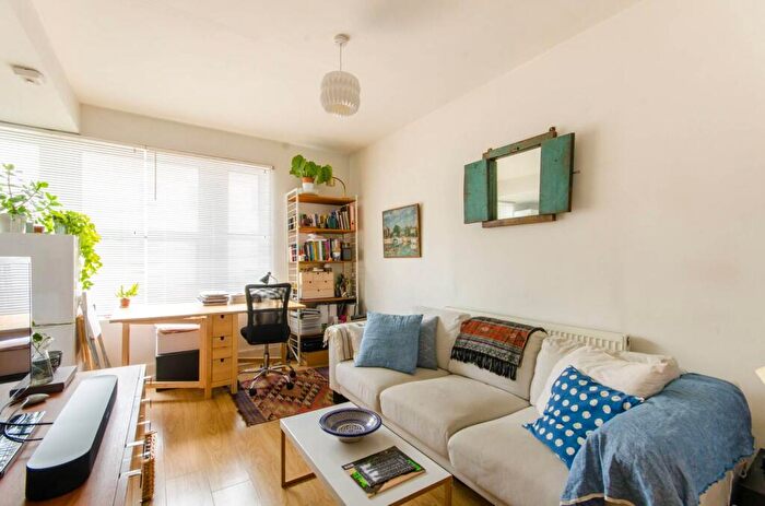 1 Bedroom Flat To Rent In Kingsland High Street, Shacklewell, London, E8