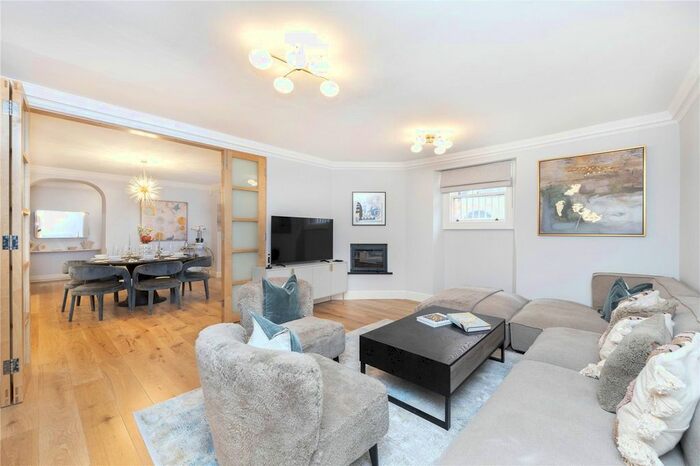 2 Bedroom Flat To Rent In Hans Crescent, London, SW1X