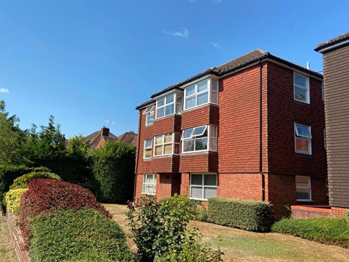 2 Bedroom Flat For Sale In Blind Lane, Bourne End, SL8